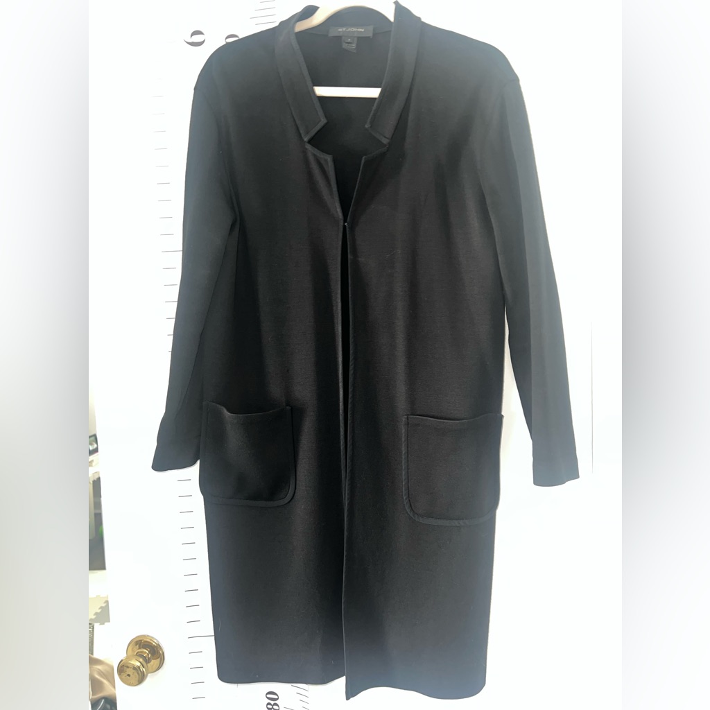 St. John Boutique Basic Topper